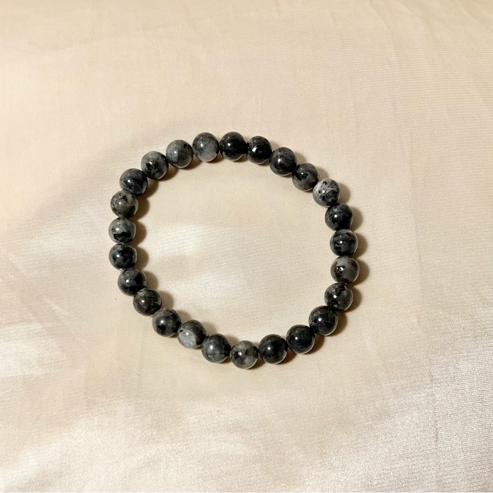 New: 8mm Handmade Larvikite Natural Crystal Bead Bracelet - Picture 2 of 2